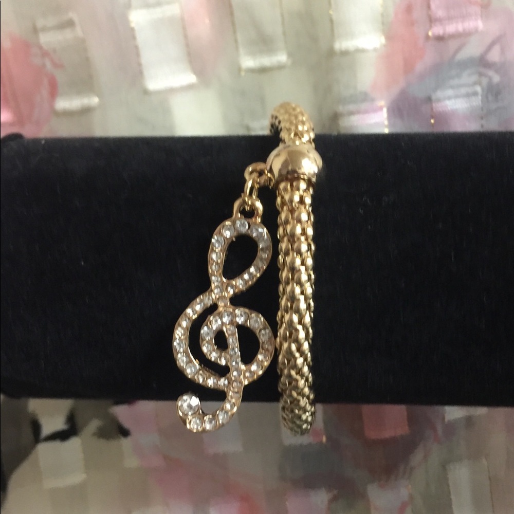 Golden woven single charm bracelet